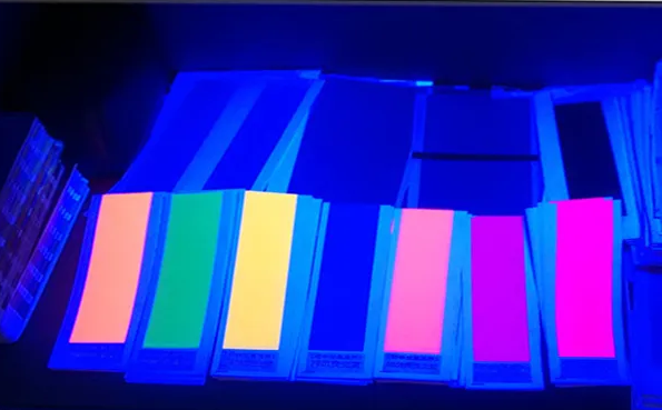 Fluorescent ink texture